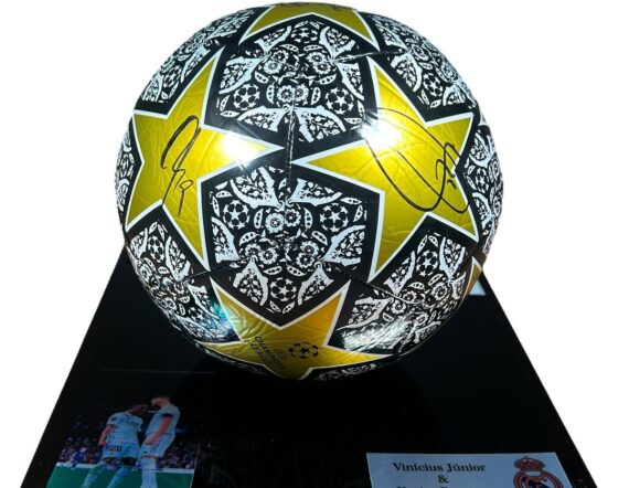 ACRÍLICO CON BALÓN Champions  Vinicius y Benzema (JSA)