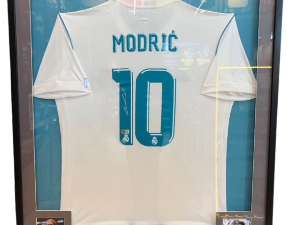 CUADRO CON JERSEY Luka Modric Real Madrid (BECKETT)