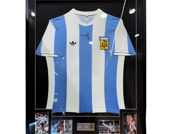 CUADRO CON JERSEY Mario Kempes (JSA)