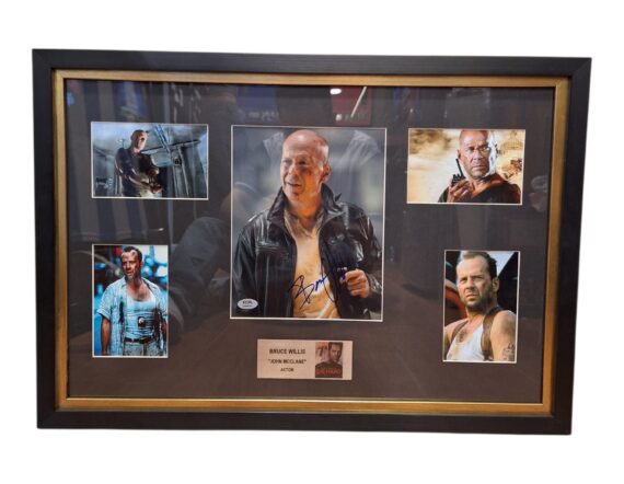CUADRO CON FOTO Bruce Willis Signed "A Good Day to Die Hard" 8x10 Photo (PSA)