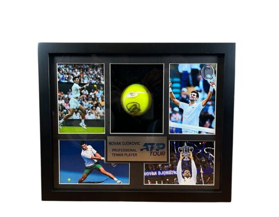 CUADRO CON PELOTA Novak Djokovic Signed Tennis Ball (PSA)