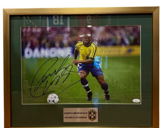 CUADRO CON FOTO Roberto Carlos Brasil (JSA)