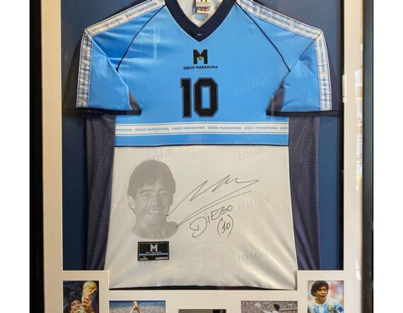 CUADRO CON JERSEY Diego Maradona (JSA COA)